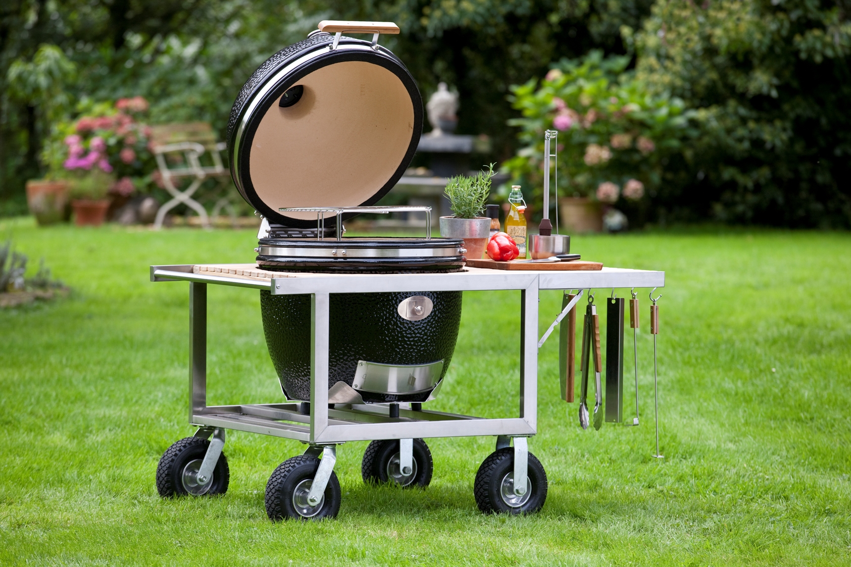 Monolith Ceramic Grills launches UK arm