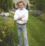 242.photo.2 Chris Beardshaw chooses Rolawn for award winning garden